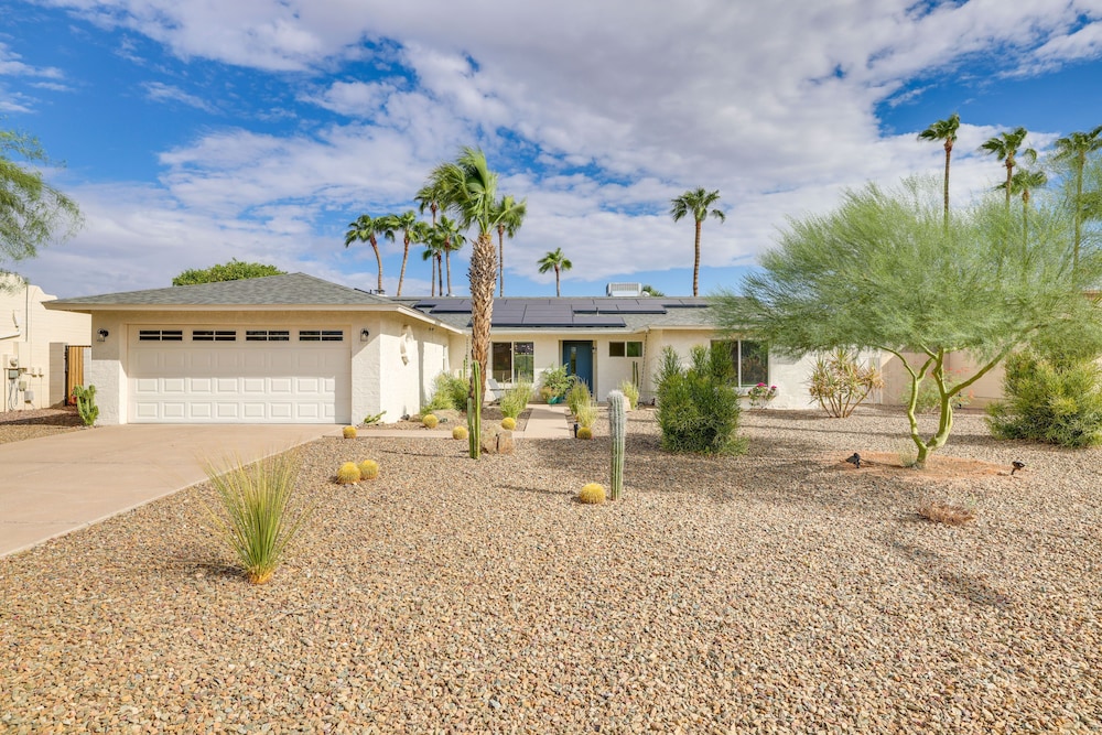 6 Mi to Lookout Mountain: Scottsdale Home w/ Grill view 4