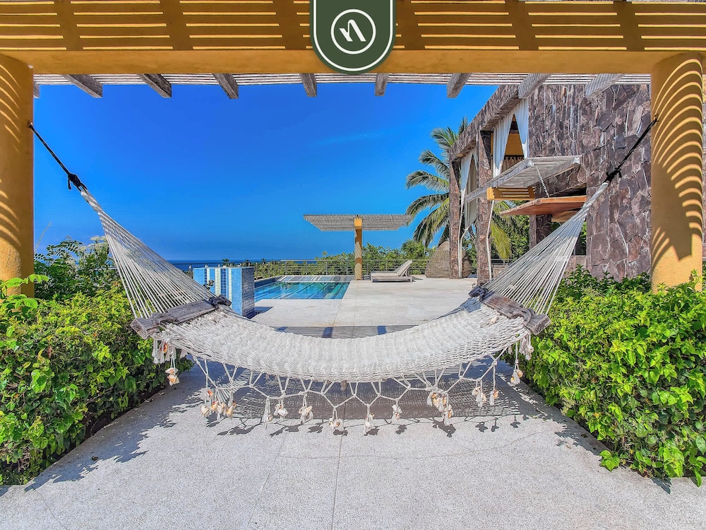Luxury Oceanfront Villa - Private Beach - Pool