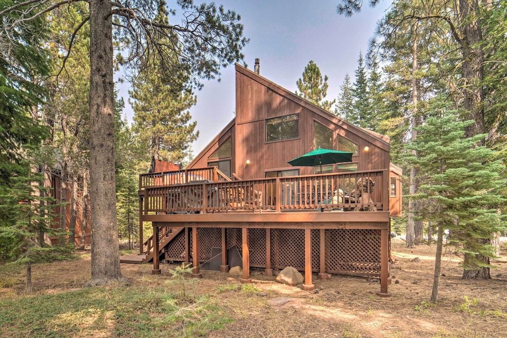 Hot Tub & Deck: Truckee Golf Course Home