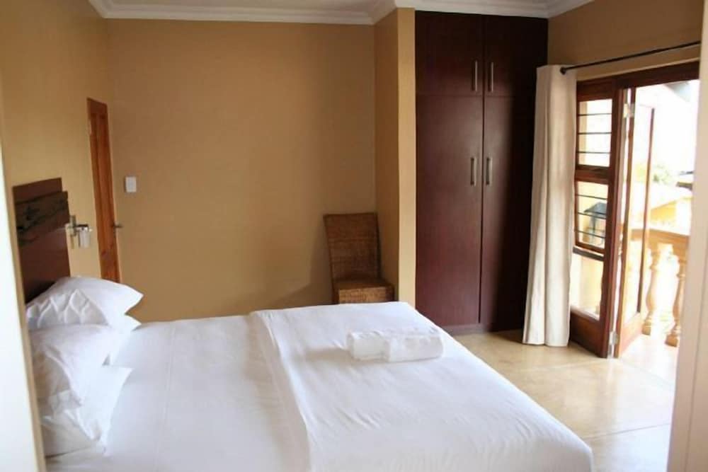 Fumanekile Lodge view 5