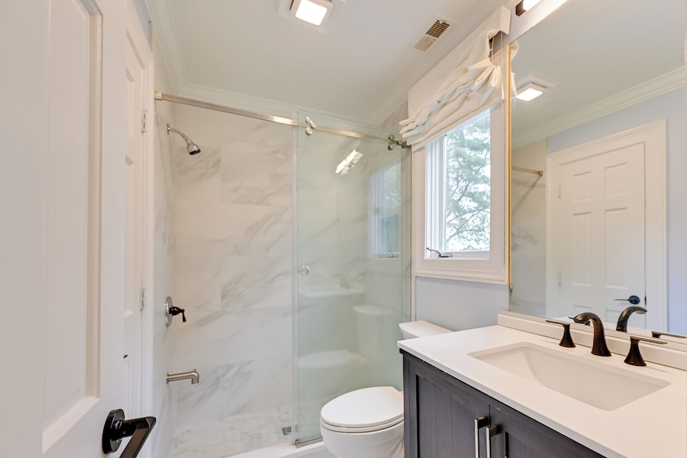 High-end Estate in Norwalk: Quiet & Spacious!