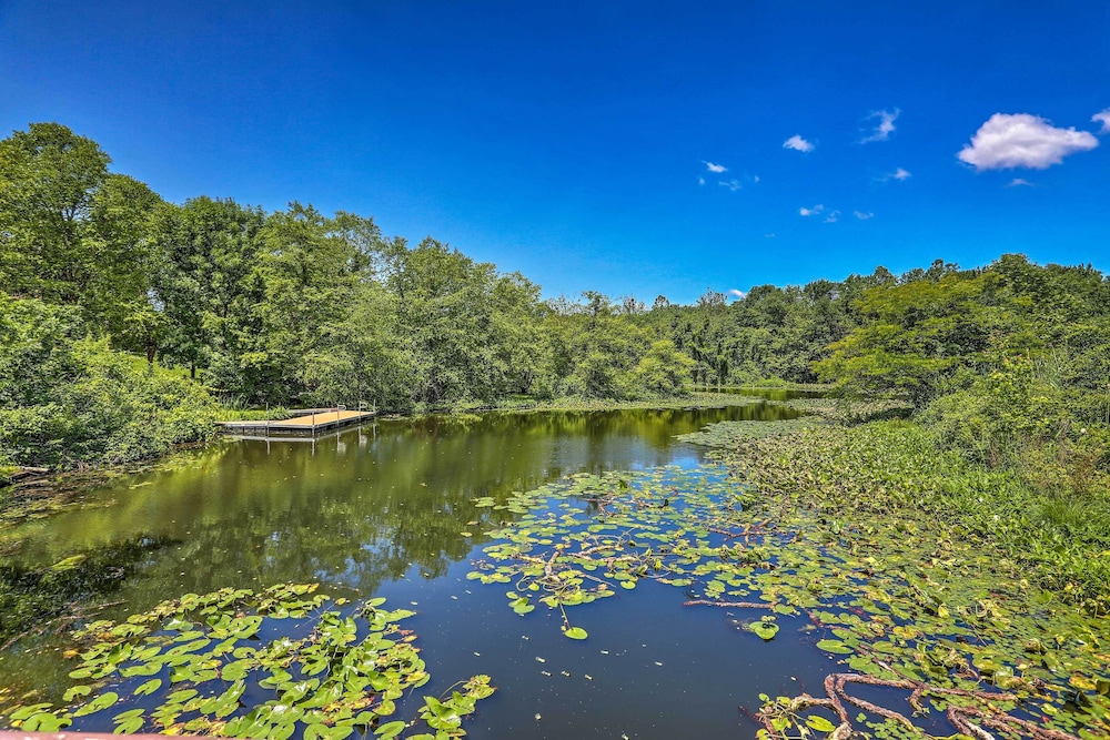 < 1 Mi to Mountain Creek Resort: Condo w/ Balcony