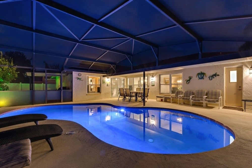 Relaxing Indian Ridge Home W/ Pool, Near Disney & More 4 Bedroom Villa