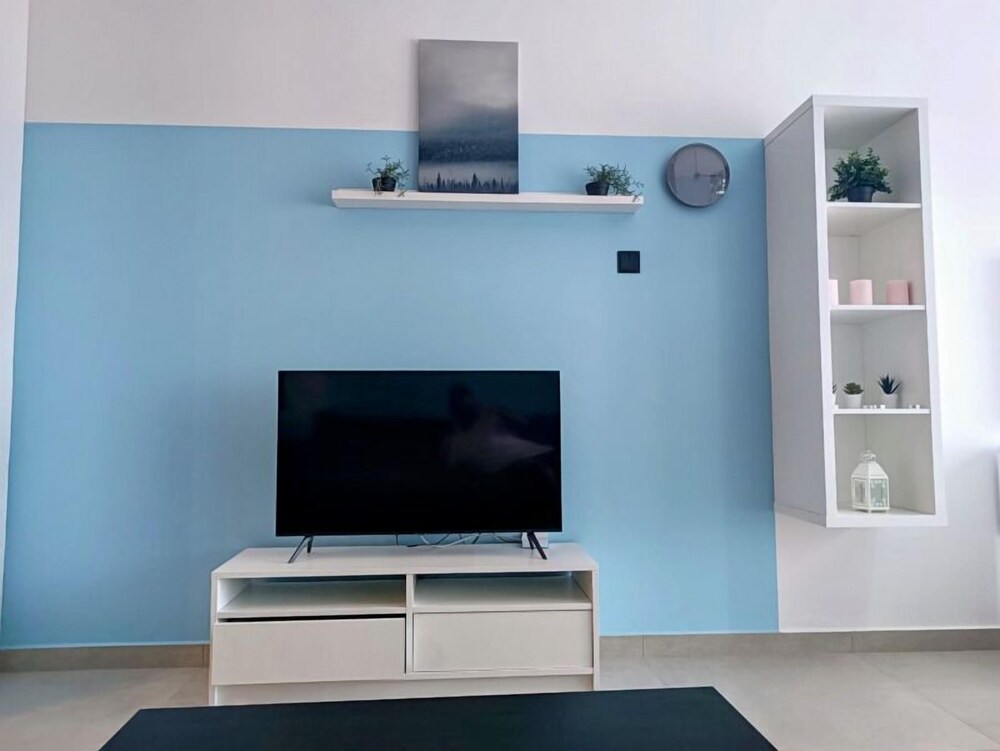 Azure Seaview Studio in Caesar Blue
