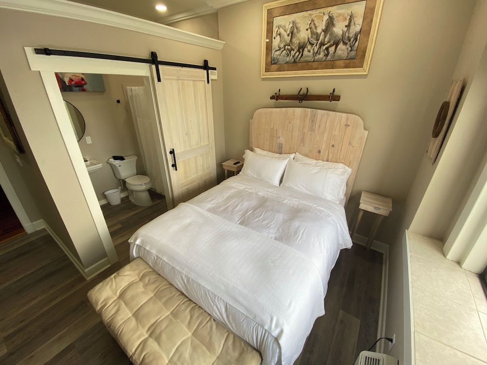 Sebring Vacations - The Roanoke Hotel - Property Image 27