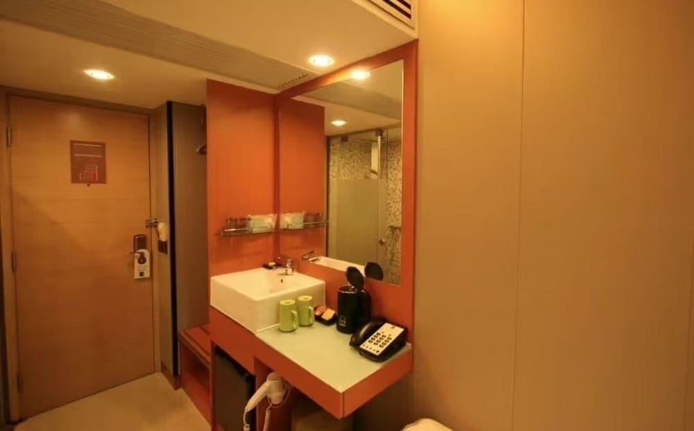 J Link Hotel