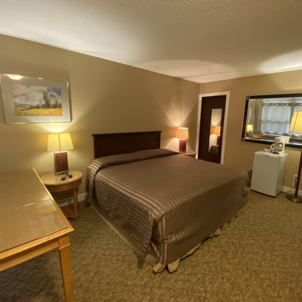 Twin Creeks Motel