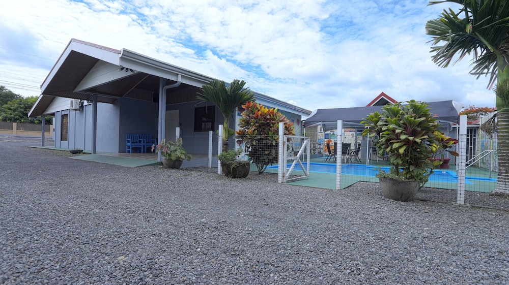 Hotel Aparatamentos Arenal Ranas y Ranitas - Image 1