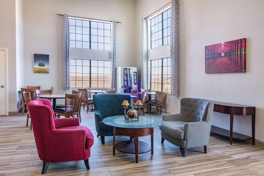 Days Inn by Wyndham Waco Near Downtown/University view 2