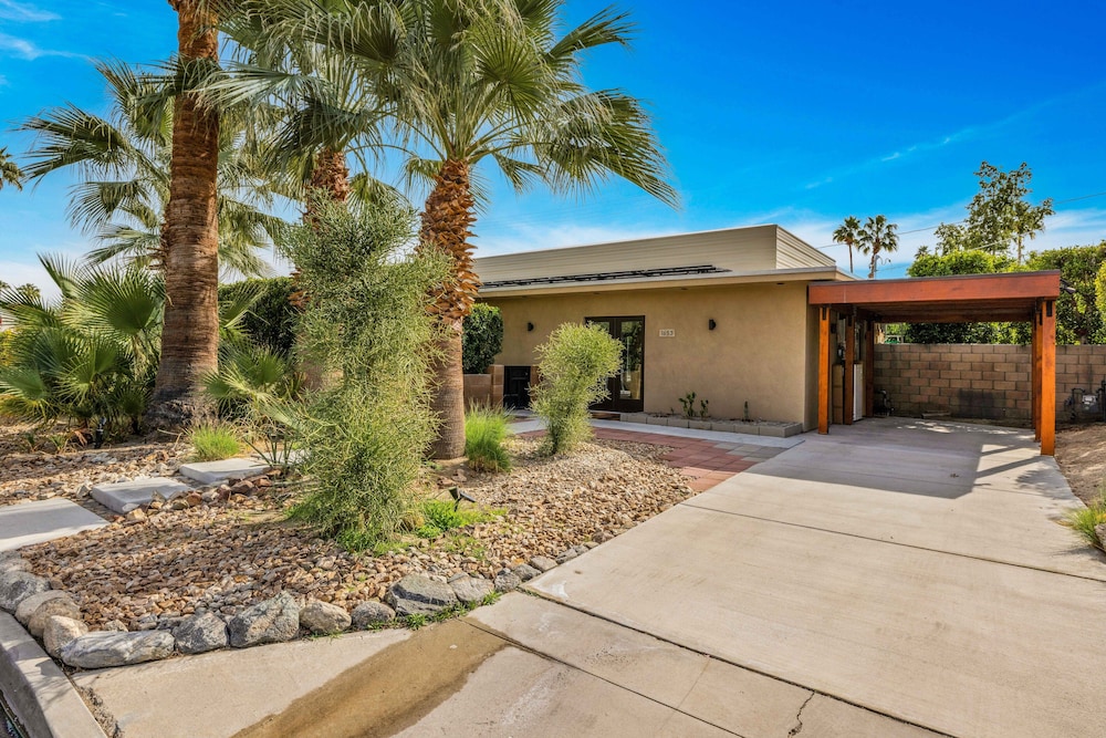 Mid-Century Elegance & Fun in Tahquitz River Estates