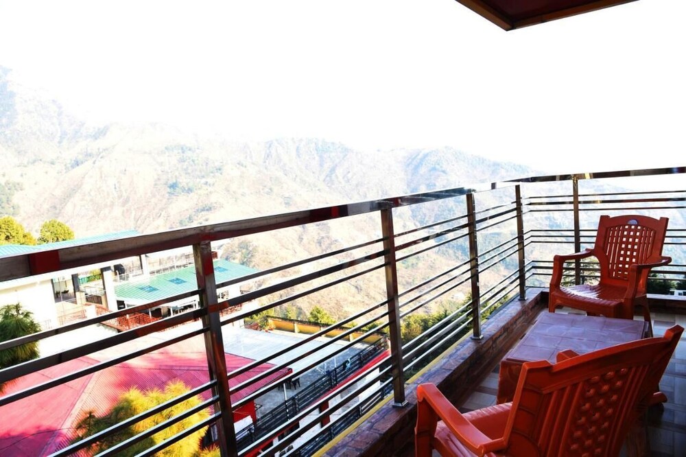 goSTOPS Mcleodganj, Mall Road