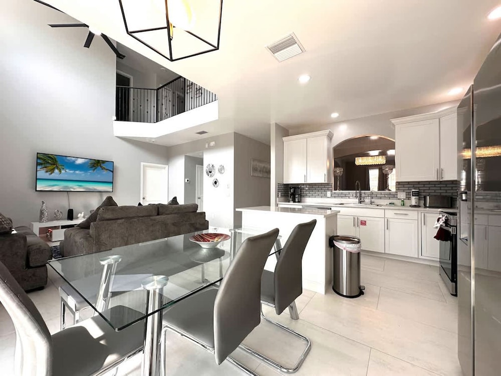 Luxury Villa Near Disney 6 Bd Home With Private Pool and Resort