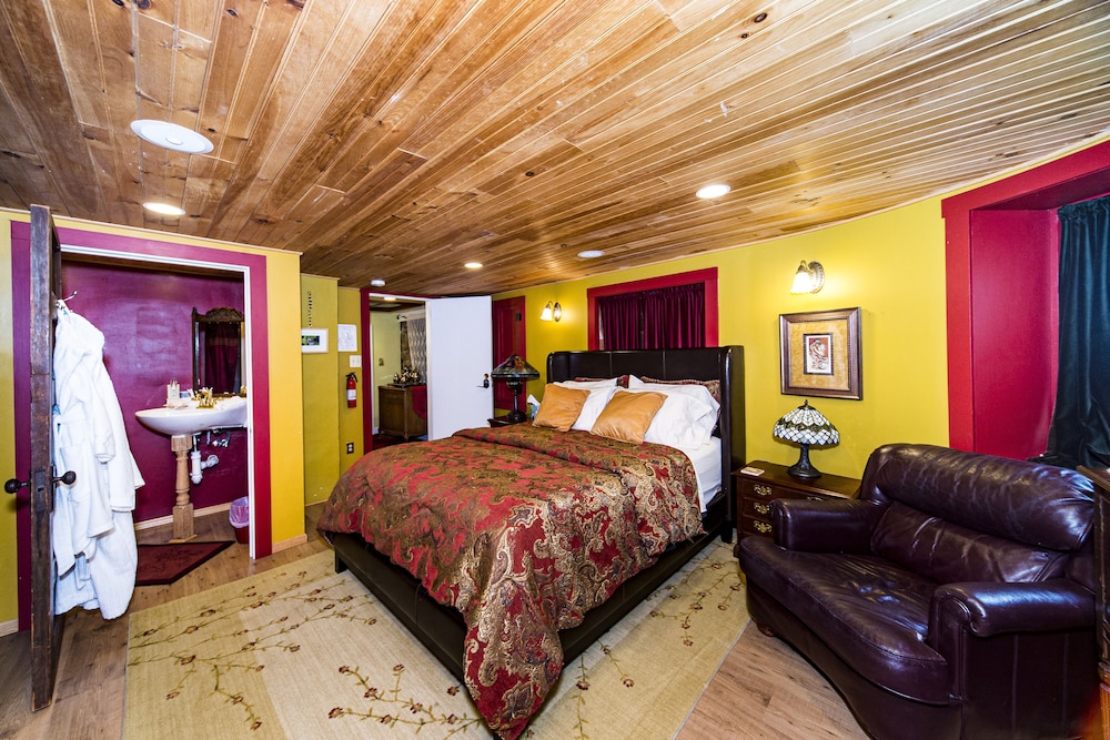 Stone Manor Boutique Inn - Property Image 51
