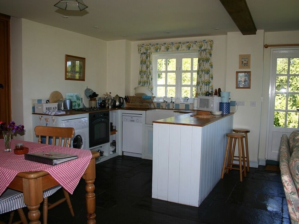Alltybrain Farm Cottages and B&B