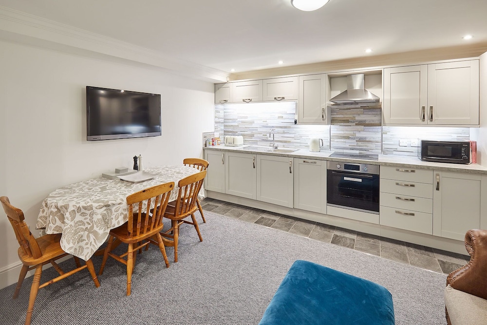 Host Stay Rockpools view 3