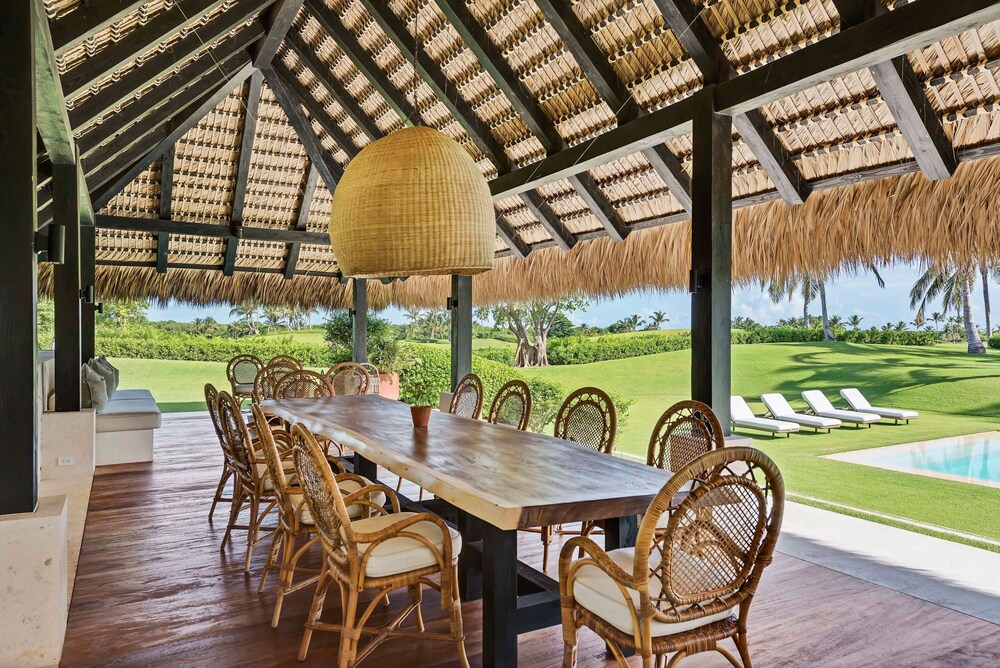 Magnificent 5BR Modern Tropical Villa With Pool