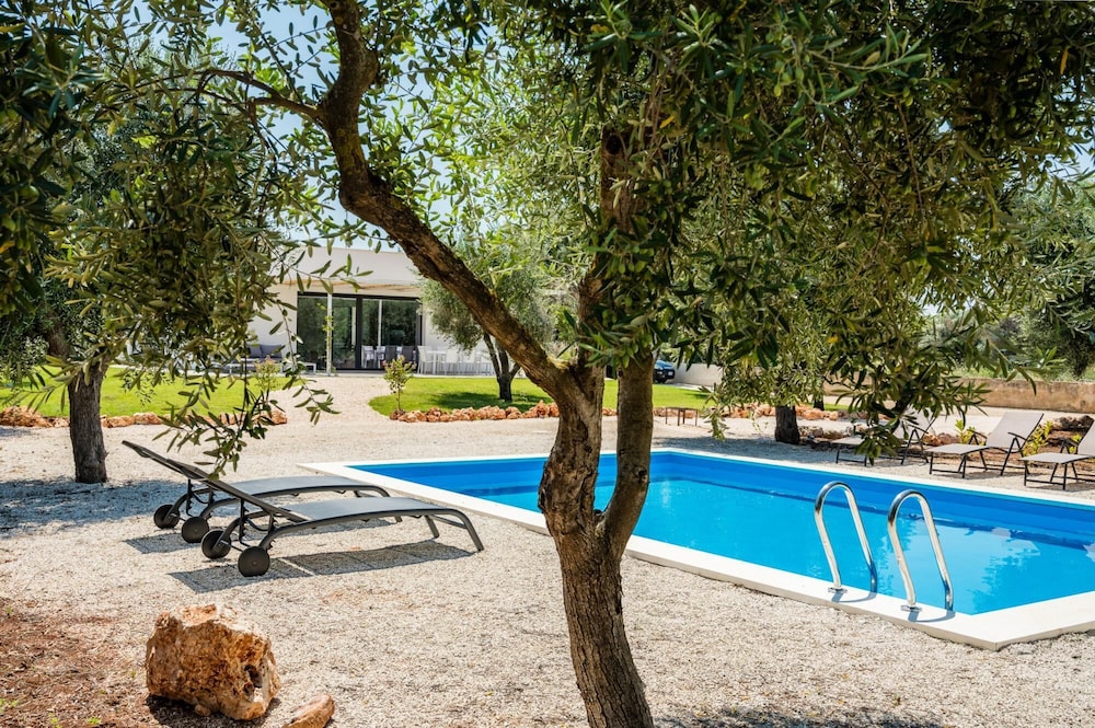 Villa Virgin Garden by Wonderful Italy photo 2