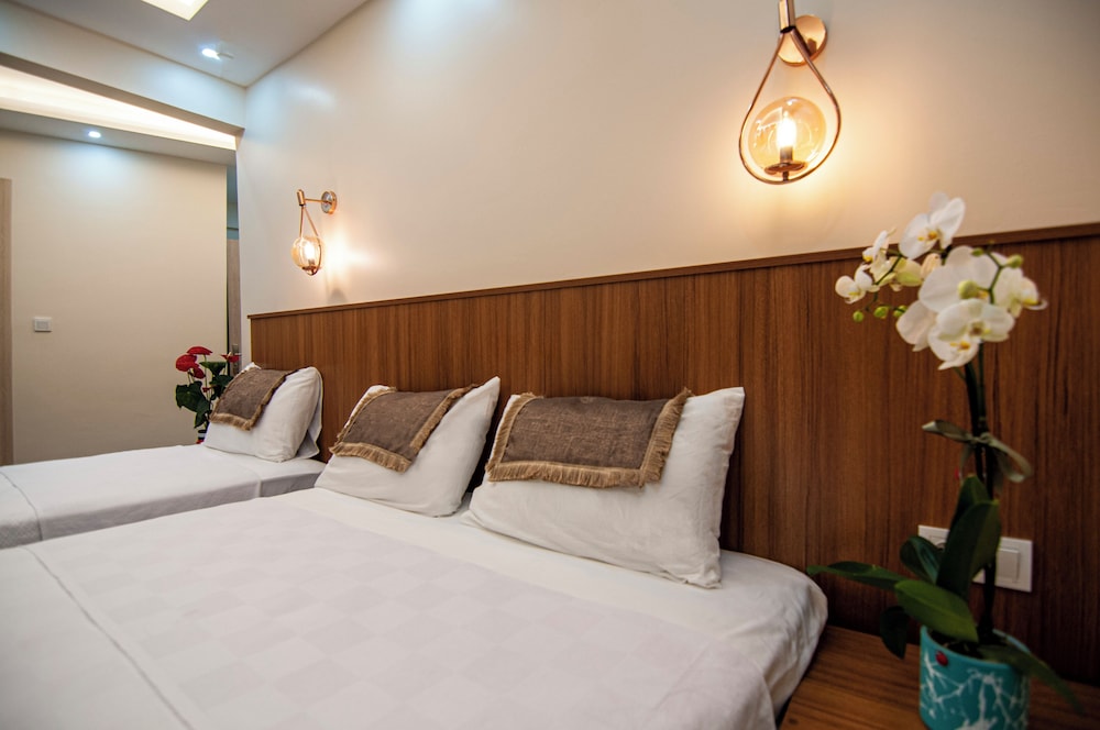 By Historial Hotel - Image 33