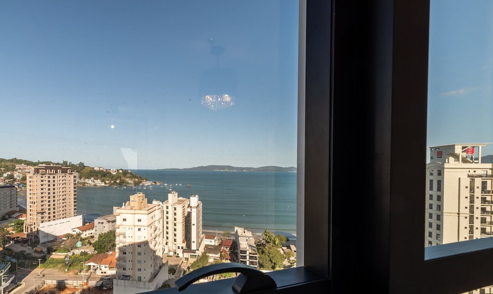 MHF II Apts Variados em Prédio com Vista para o Mar em Itapema