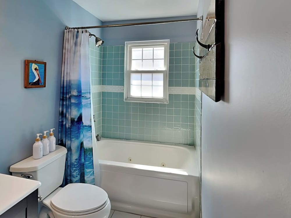 CB Sunshine Cottage by Carolina Retreats