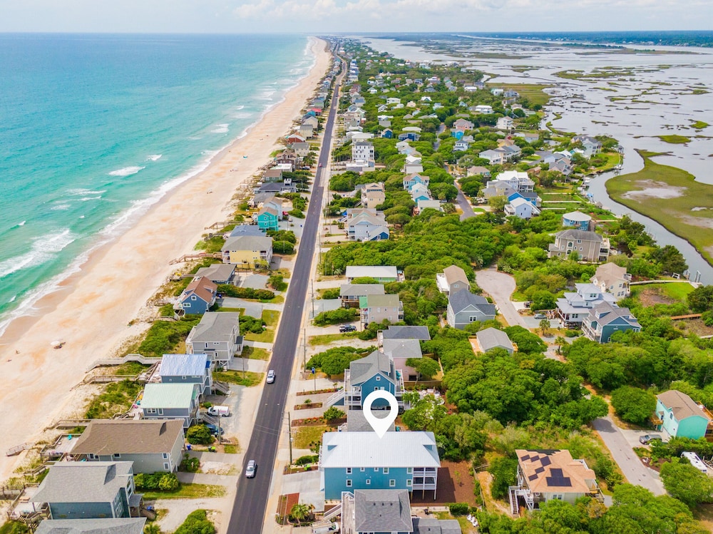 Anchors Aweigh by Topsail Realty