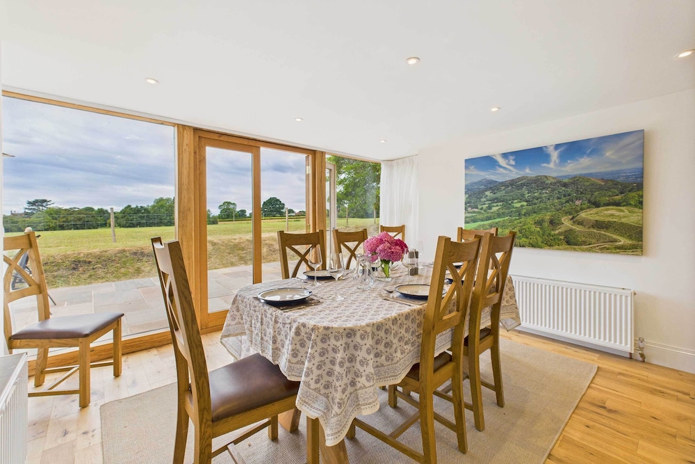 Host Stay Merrow Cottage
