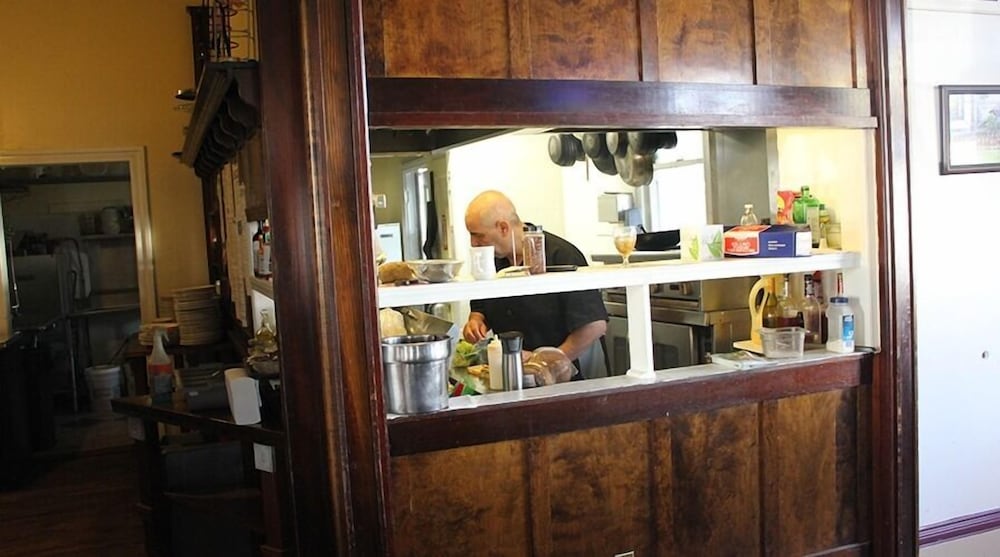 Irwin Street Inn