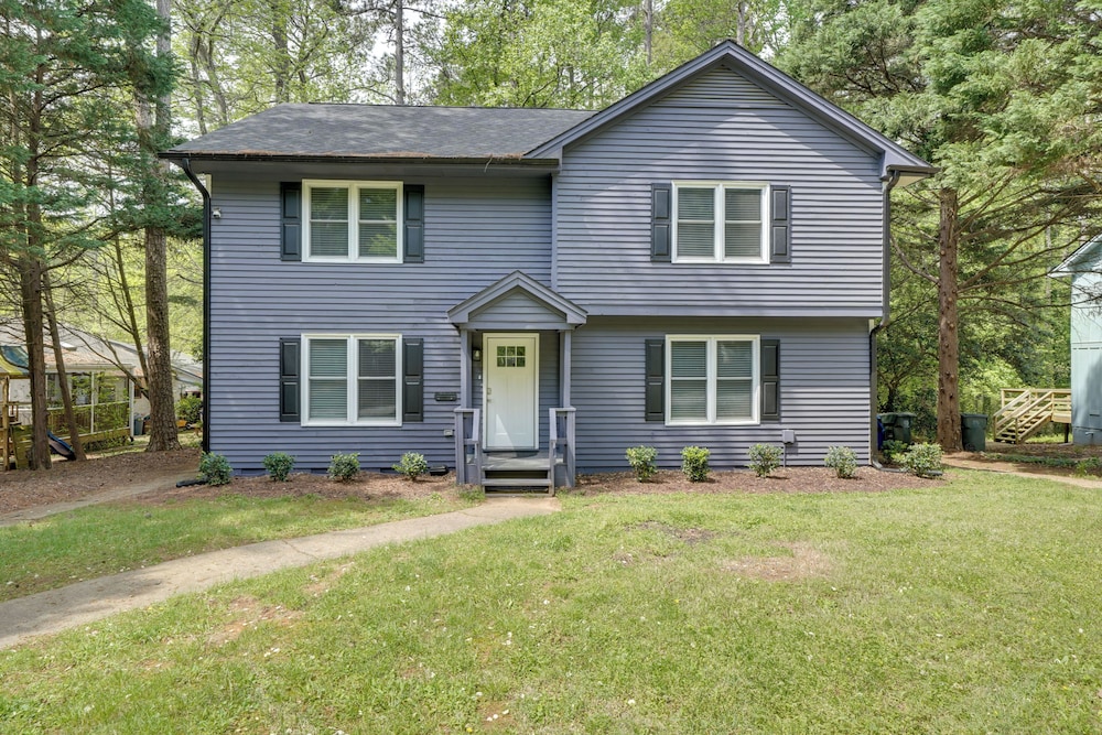 7 Mi to Dtwn Raleigh: Bbq-ready Townhome!