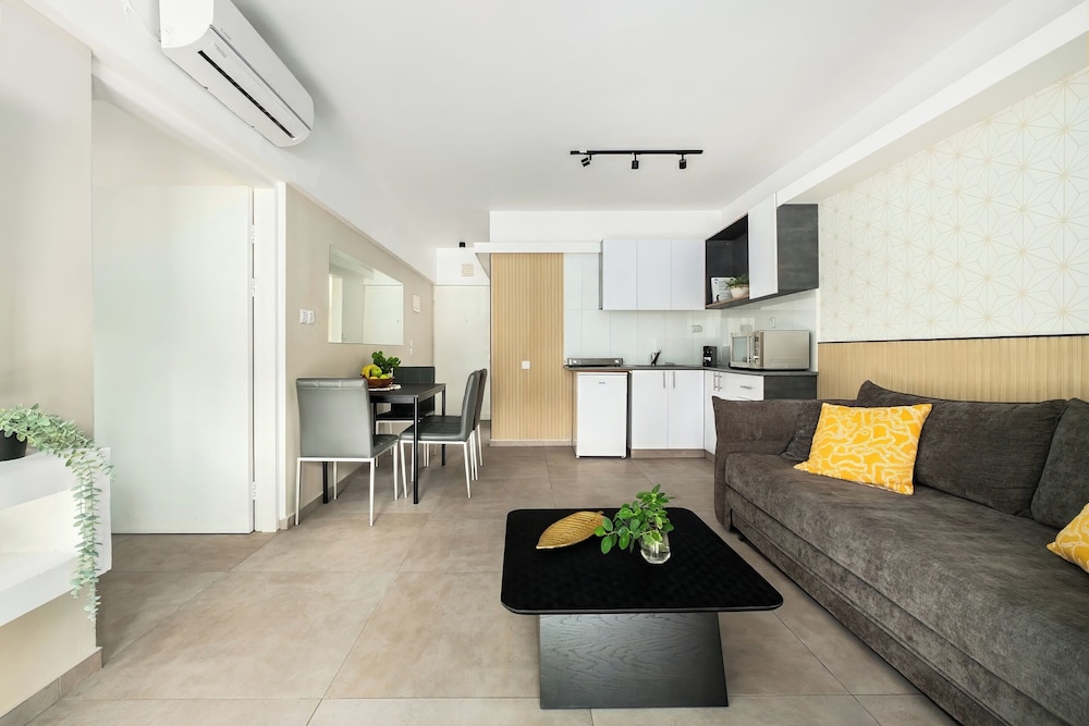 Royal Park Apt Resort by Sea N Rent