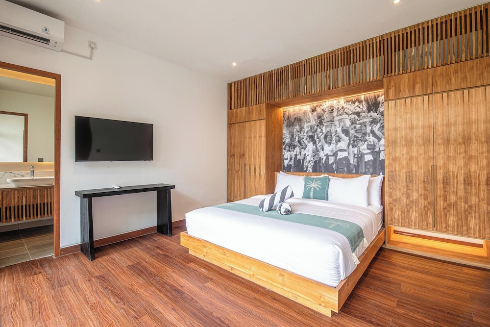 Elegant 6BR Canggu Retreat Just 400m to the Ocean