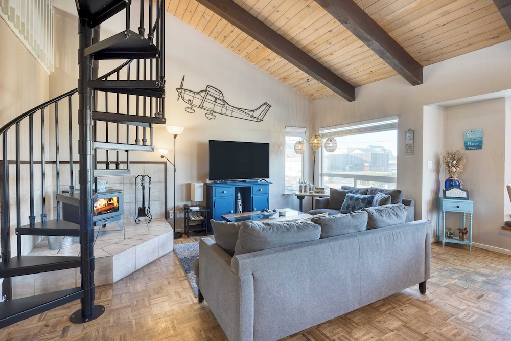 Steps to Beach w/ Patio+deck Foosball Happy Bottom Beach House by Avantstay