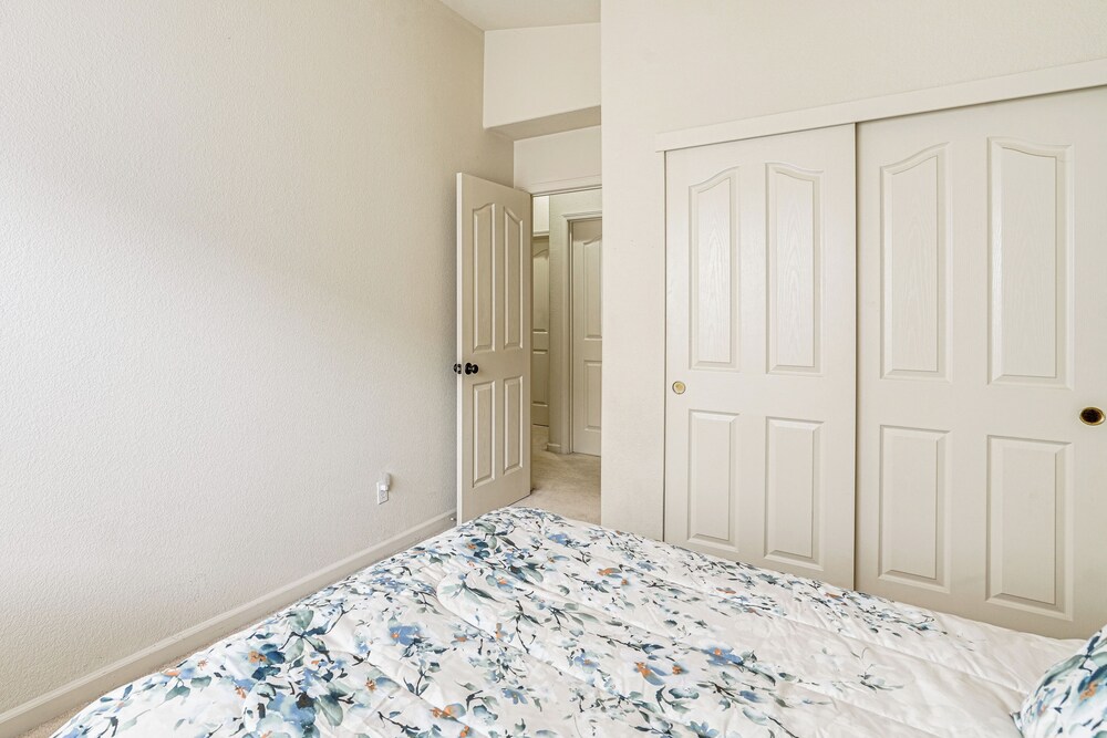 17 Mi to Napa: Spacious Vallejo Family Home!