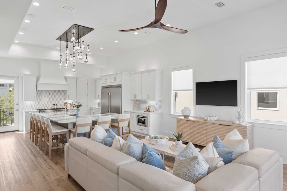 Pool, Hot Tub, Firepit, Walk to Beach Near Gulf Place