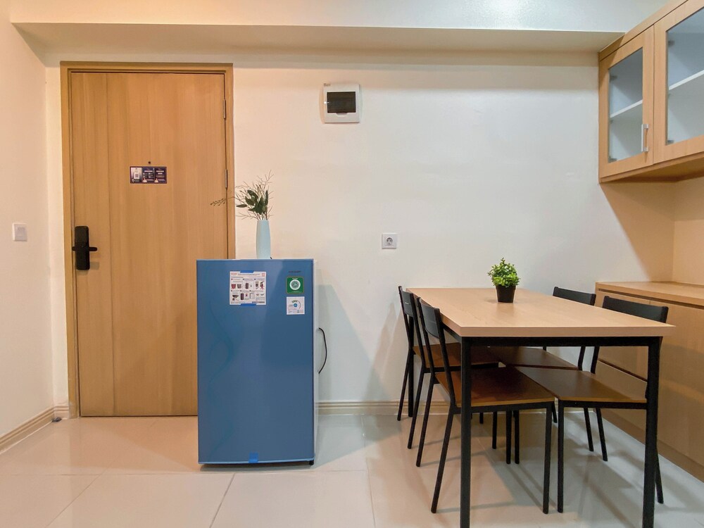 Cozy And Minimalist 1Br With Working Room Meikarta Apartment