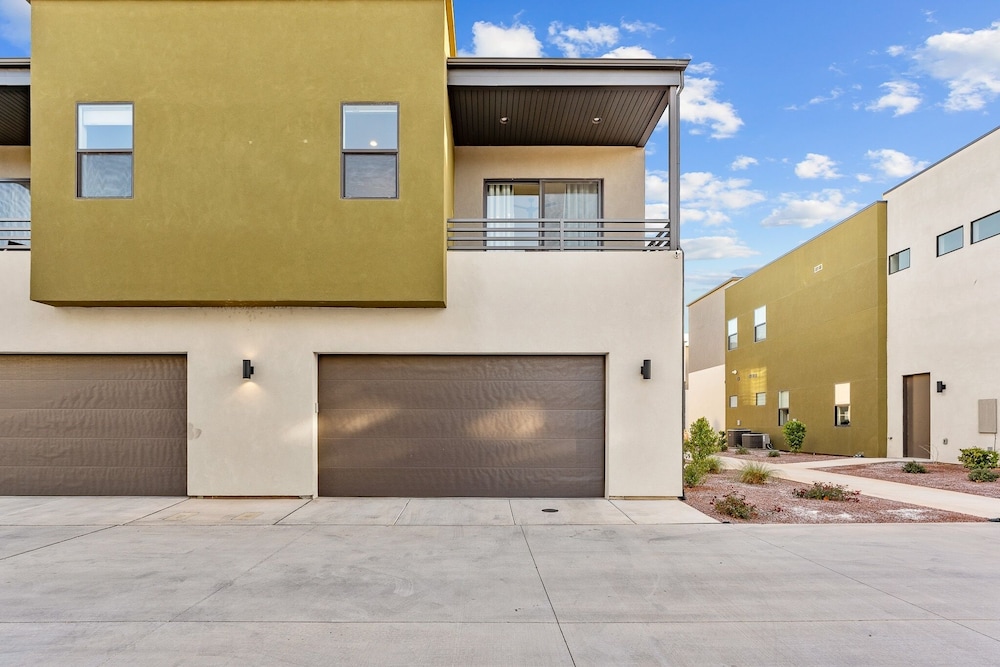 Villa #30 At Bloomington Country Club - Red Cliffs 4 Bedroom Townhouse