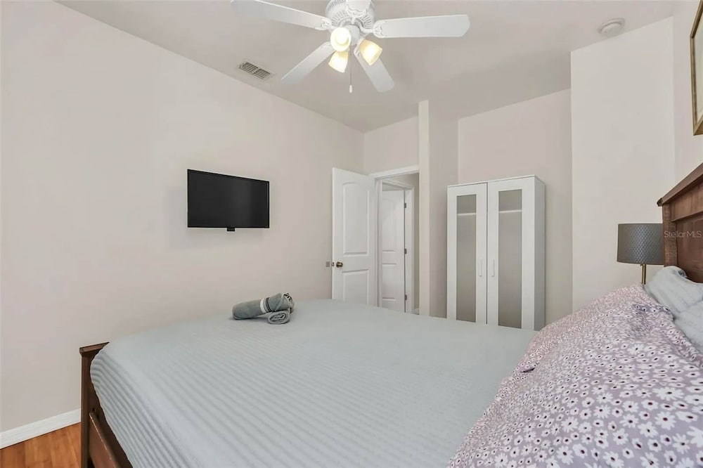 2335 Amazing 5BD Family Townhome Close to Disney