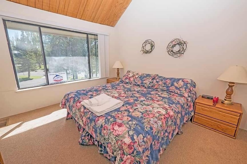 477 Ala Wai, 86 2 Bedroom Condo by RedAwning