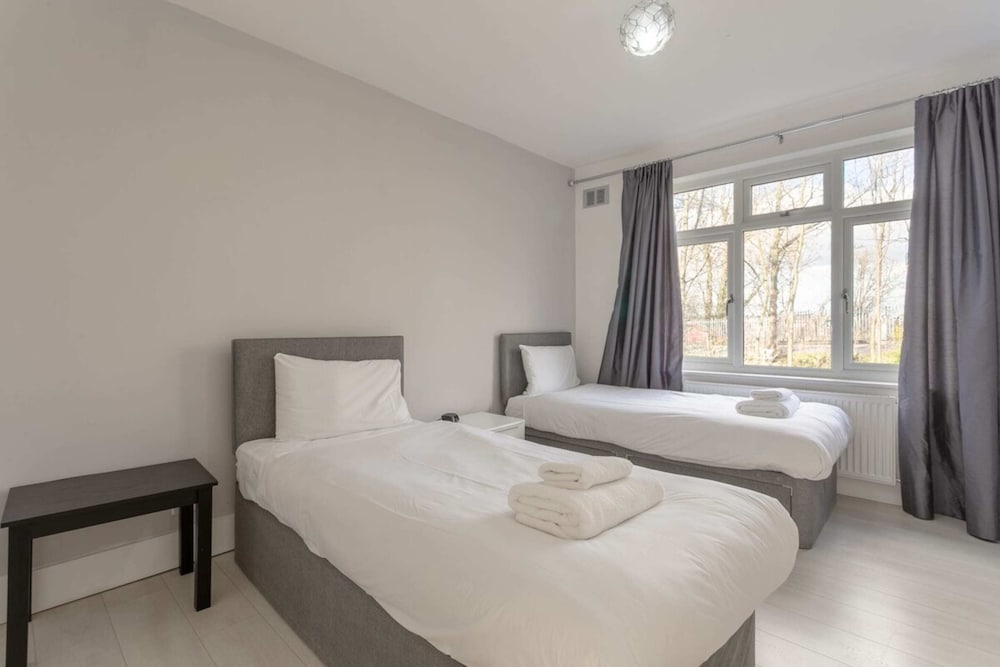 Modern 2 Bedroom Apartment in Morden
