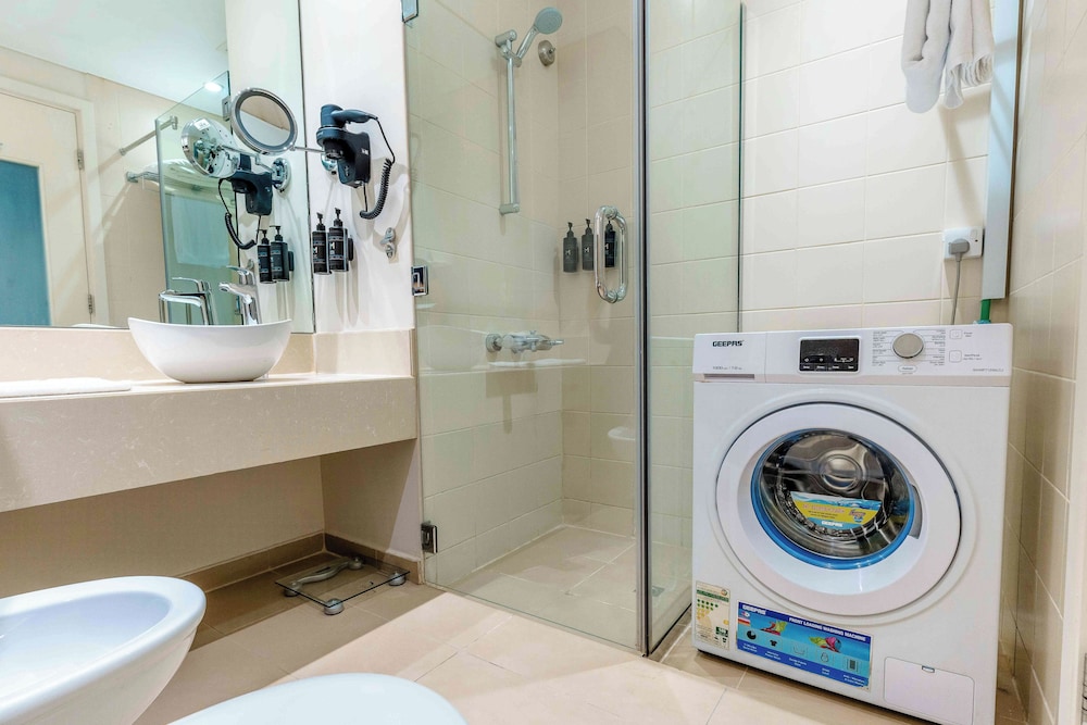 Abu Dhabi Vacations - Metropolitan Al Mafraq Hotel - Property Image 7