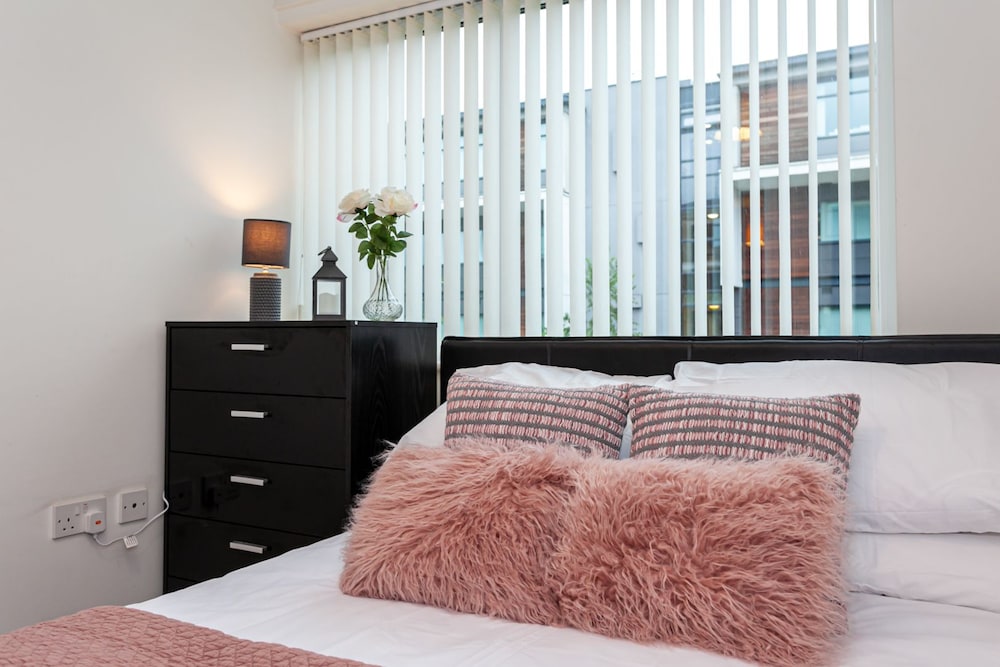 Stunning Manchester Apartment view 2