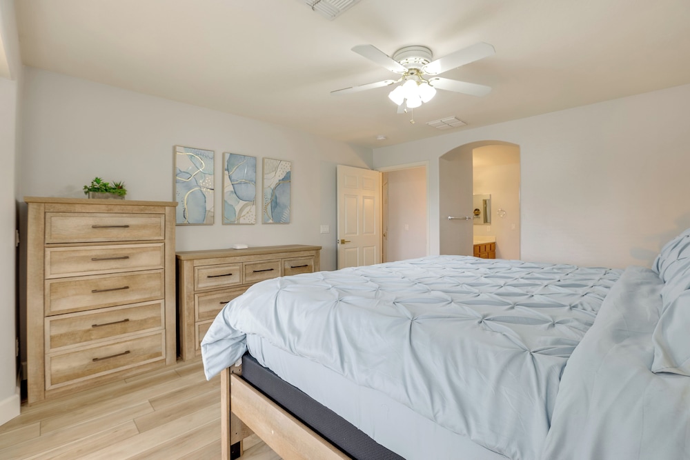 Spacious & Fenced Yard: Relaxing Home in Surprise