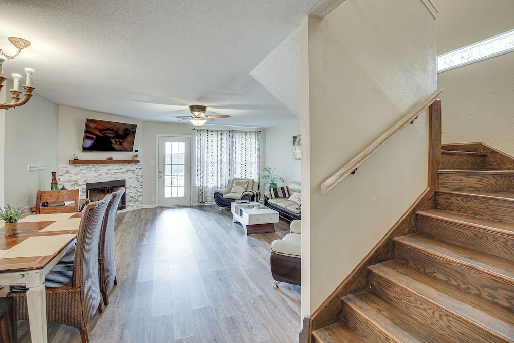 Townhome Near Lake Hamilton & Race Track!