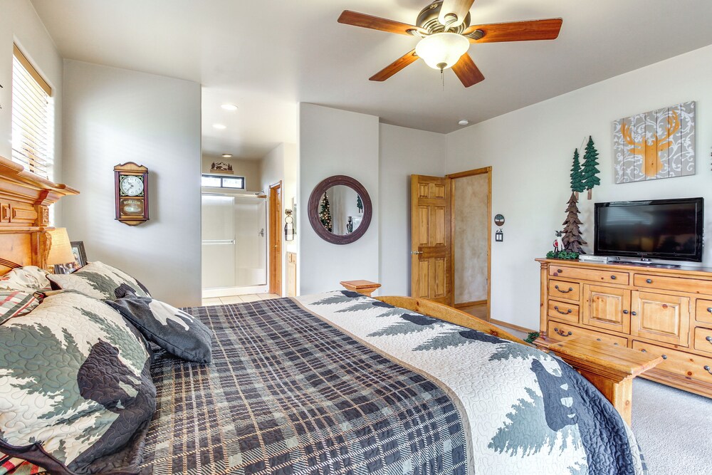 Outdoor Oasis: Family-friendly Cabin in Show Low!