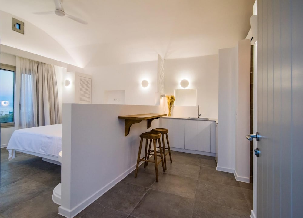 Makrikythera Luxury Suites - Private Jacuzzi Haven view 3