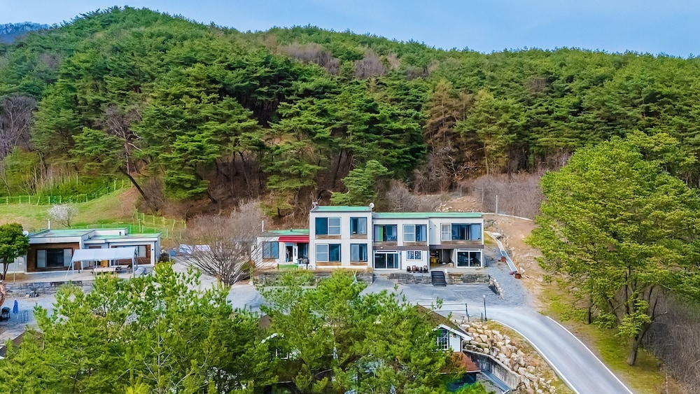 Yeongwol Nature & Pet Retreat