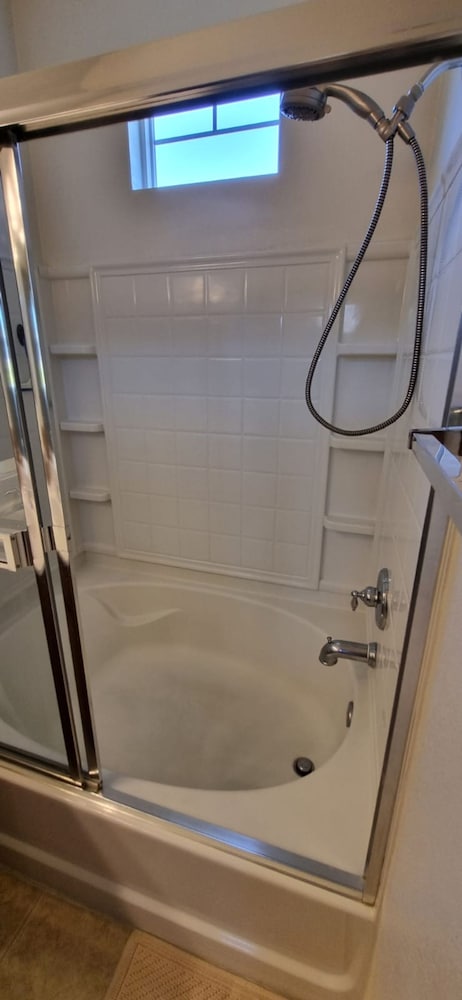 Pool and Gym Access Luxury Condo