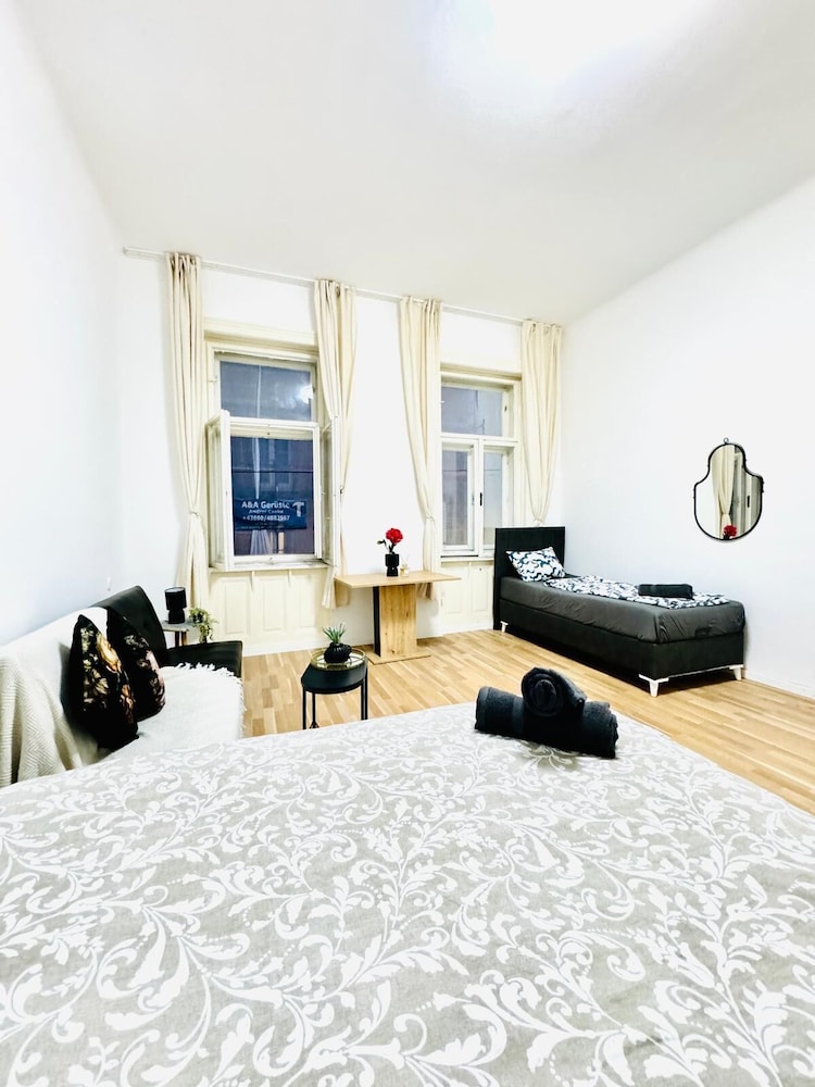 Stylish Contemporary Stay Stadthalle