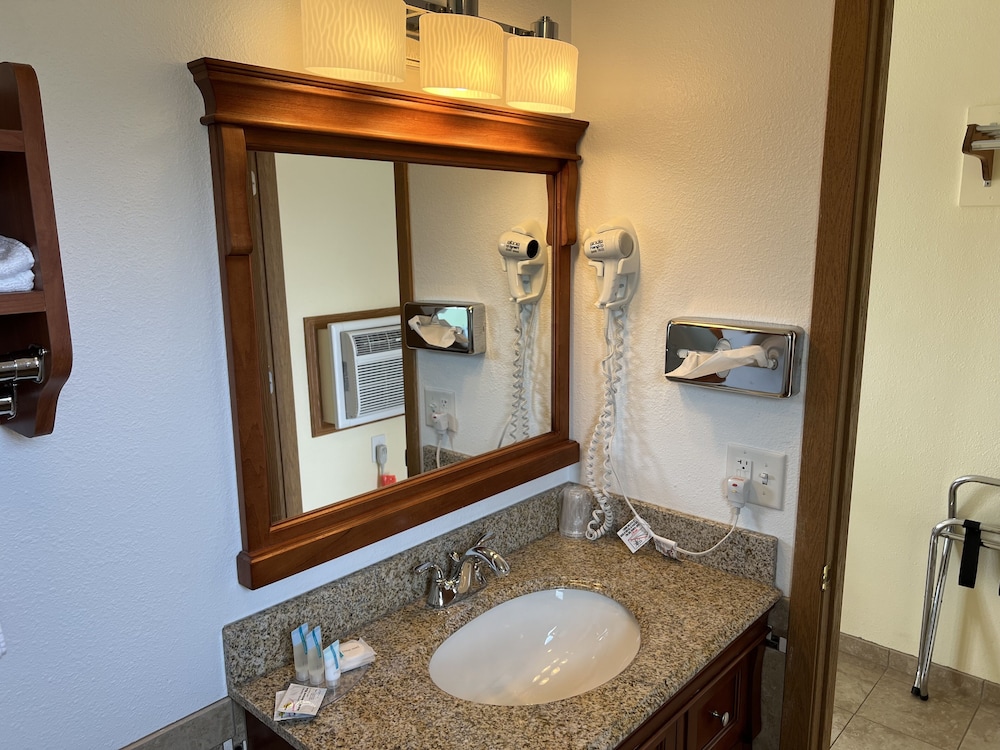 All Star Inn & Suites