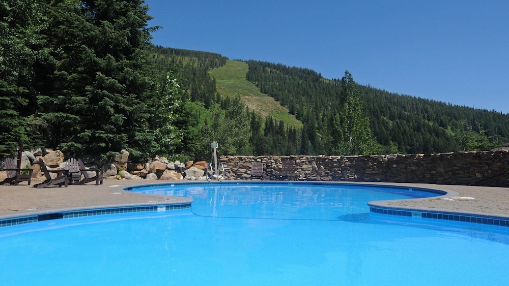 Selkirk Lodge