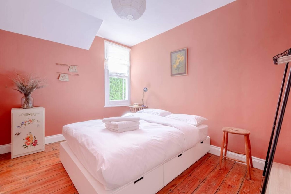 Unique Vintage-style 3BD Flat - Dalston